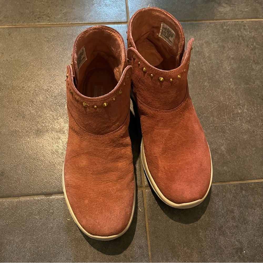 Skechers boots suede pink with studs
